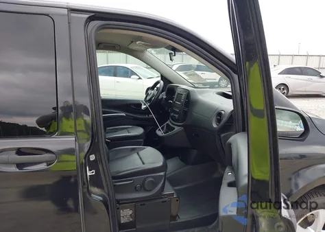 2018 Mercedes-Benz Metris из США, поврежденный, VIN WD4PG2EE3J3372951